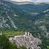Veduta del paese con montagne - Pacentro (Abruzzo)